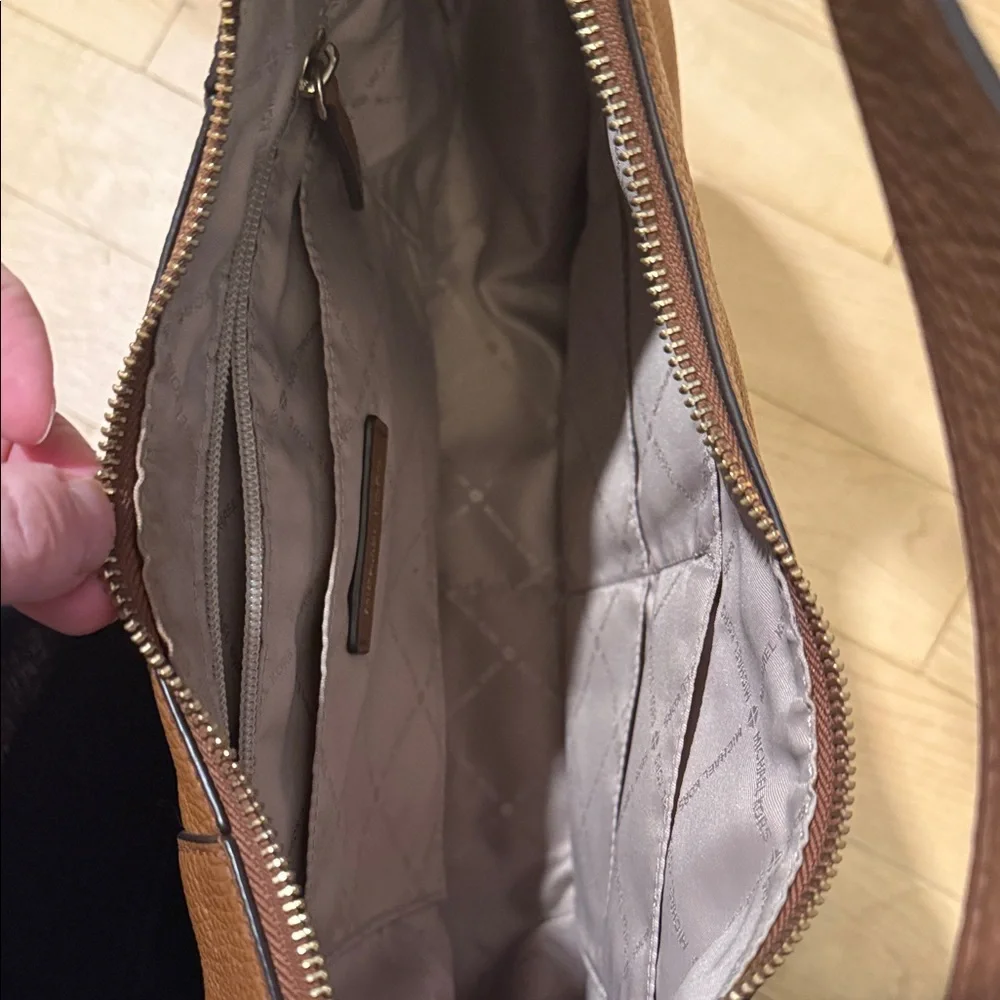 Stunning MK Pebbled Leather‎ Hobo – Rich Acorn|Like New Condition|Gold Plated